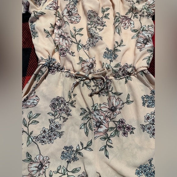 Girls size 10-12 floral romper - Picture 2 of 5
